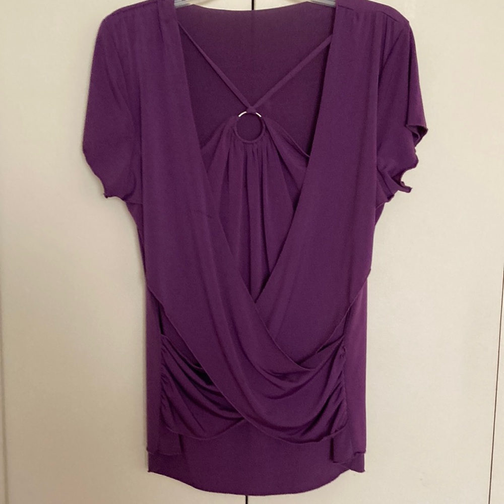 TAHARI Women’s modern blouse Size L With Flutter Sleeves V -Neck.